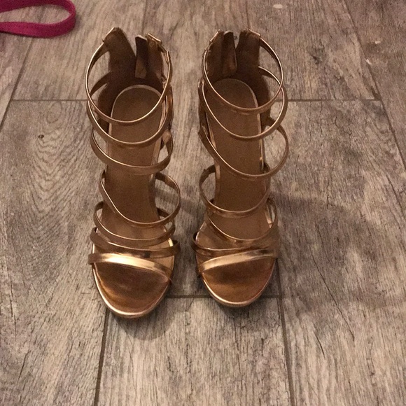 Very nice heels worn twice - Picture 1 of 4